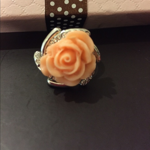 🆑FINAL PRICE‼️Flower Ring - Picture 2 of 2